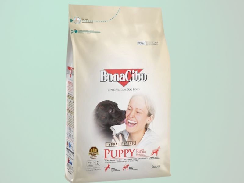 BonaCibo Puppy hrana za pse na zelenoj pozadini