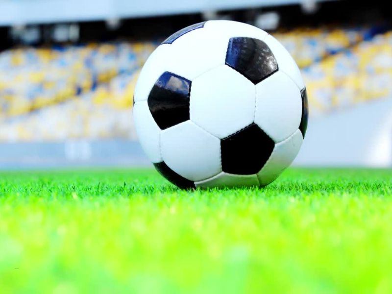 fudbalska lopta na terenu